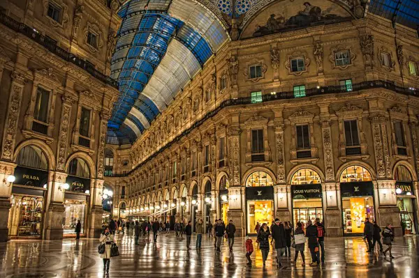 Galleria Vittorio Emanuele II at night