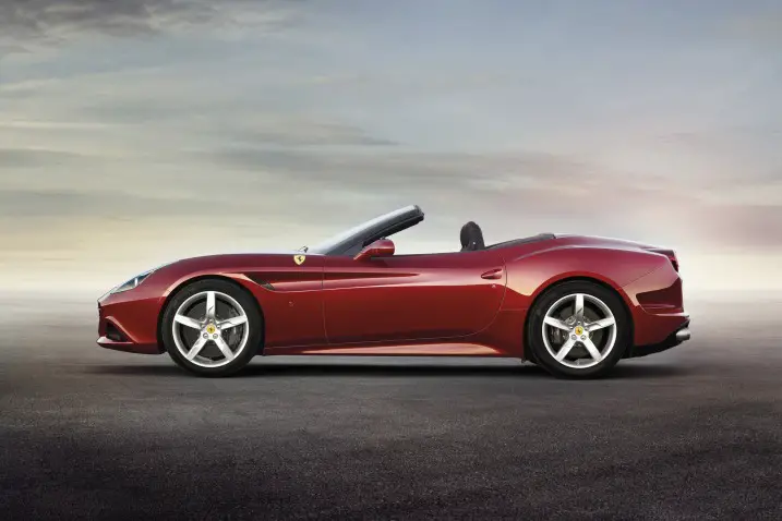 2015 Ferrari California T side