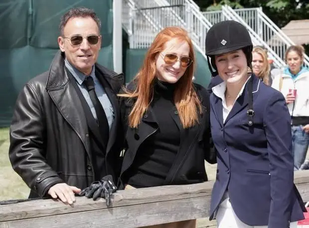 Jessica Springsteen with parents Bruce Springsteen and Patti Scialfa