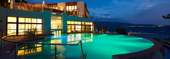 Lefay Resort SPA Lago di Garda pool night