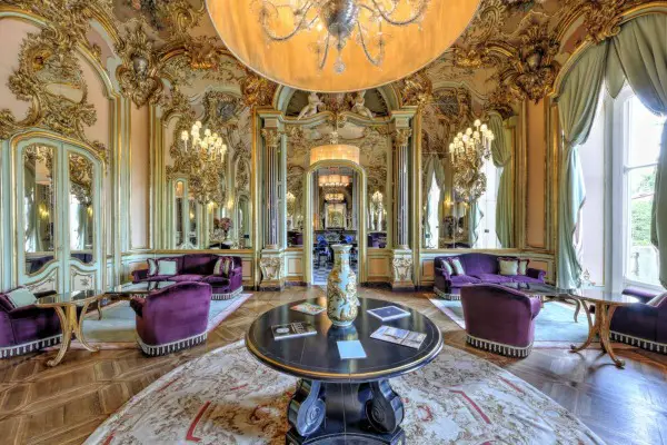 VR shot featuring the Mirrors Room of the Grand Hotel Villa Cora in Florence