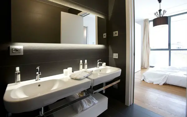 Milan ‘Bosco Verticale’ Vertical Forest bath bedroom
