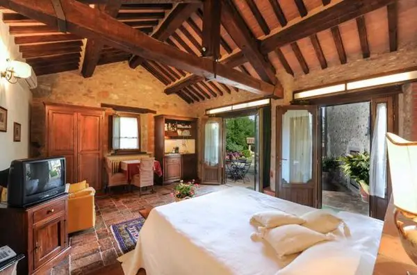 Villa Il Gufo Tuscany villa bedroom