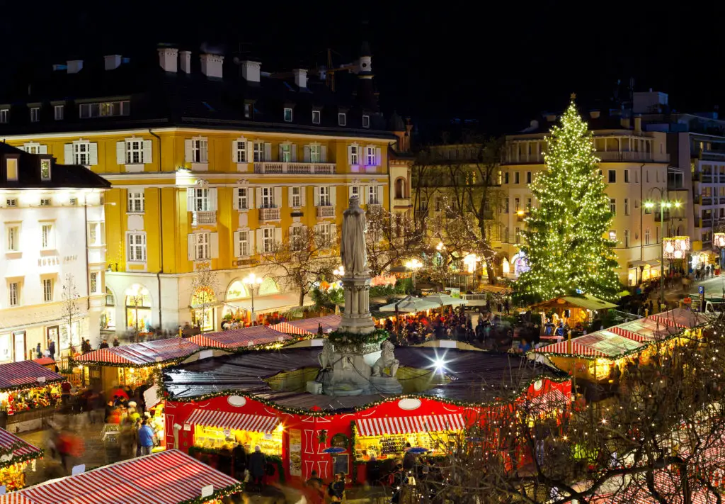The Magical Ambiance of Italy’s Christmas Markets • Italia Living