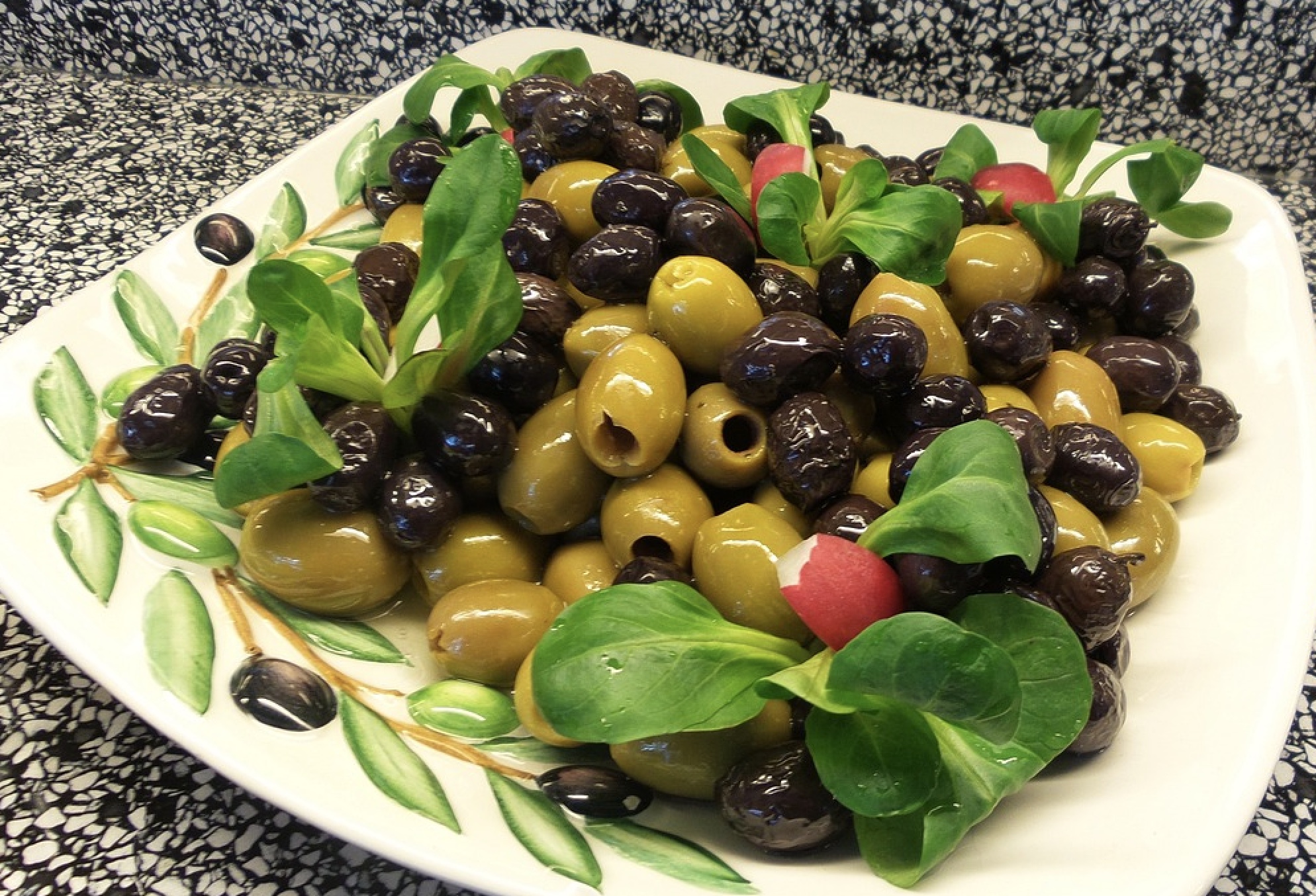 10 Health Benefits of Eating Olives